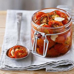 Вяленые помидоры с травами - рецепт RussianFood