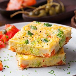 Финский омлет с картошкой и копченой семгой - рецепт RussianFood