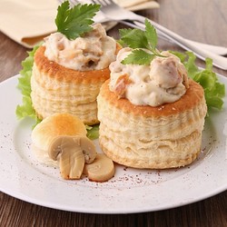 Волованы с курицей и грибами - рецепт RussianFood