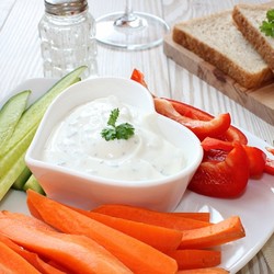 Овощные палочки со сметанным соусом - рецепт RussianFood