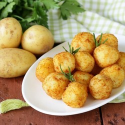 Картофельные шарики с начинкой - рецепт RussianFood