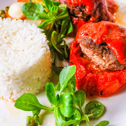 Фаршированные помидоры с печенью, луком и тертым сыром, запеченные в духовке - рецепт RussianFood