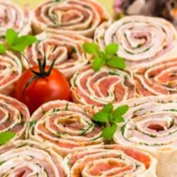 Рулетики из лаваша с семгой и ветчиной