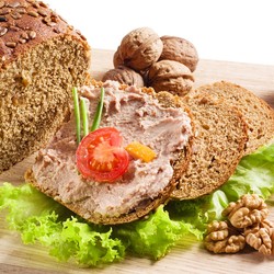 Куриный паштет с грецкими орехами - рецепт RussianFood