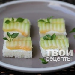 Канапе с сыром и дыней