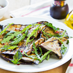 Жареные баклажаны с мятой - рецепт RussianFood