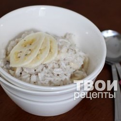 Рисовая каша на кокосовом молоке с бананом