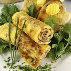 Рулетики из омлета с рисом по-японски - рецепт RussianFood