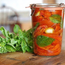 Вяленые помидоры с базиликом - рецепт RussianFood