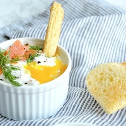 Яичница с семгой - рецепт RussianFood
