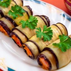 Рулетики из баклажанов