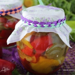 Маринованный сладкий перец. Ингредиенты: перец болгарский, вода, сахар