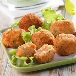  Рыбные шарики на закуску: хрустящие снаружи, нежные внутри   Источник: https://7dach.ru/recepty/lublu_gotovit/rybnye-shariki-na-zakusku-hrustyaschie-snaruzhi-nezhnye-vnutri-176371.html