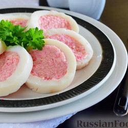 Кальмар, фаршированный крабовыми палочками