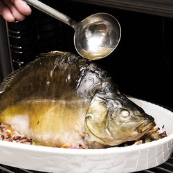 Карп, запечённый в духовке