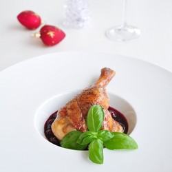 Утка в вишневом соусе