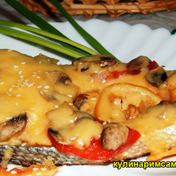Лосось запеченный с грибами и сыром |