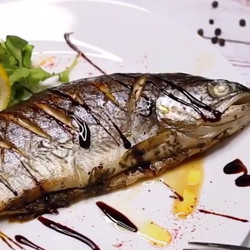 Запеченная рыба в пикантном маринаде