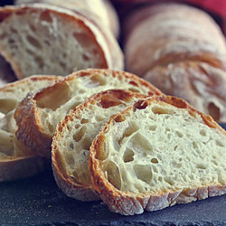 Как испечь домашний хлеб с большими дырками в духовке