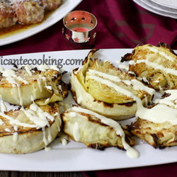 Печеная капуста со сметанным соусом