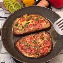 Жарим хлеб с овощами