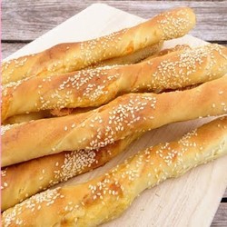 Жалею, что мало приготовил / Хлебные палочки с сыром и чесноком