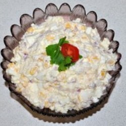 Салат из копченой рыбы с яйцом и сыром