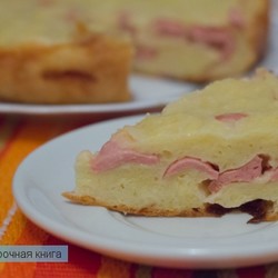Пирог  с сосисками и сыром