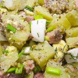 Салат с тунцом, яйцами и картофелем