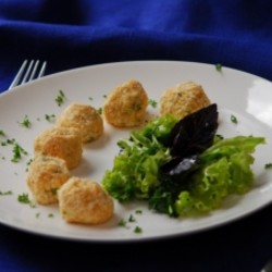 Творожные шарики с чесноком