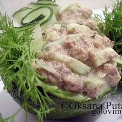 Салат из авокадо с тунцом