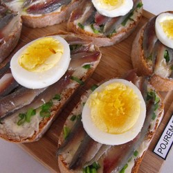 бутерброды с килькой