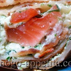 Блинчики с творогом и лососем