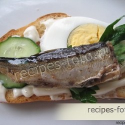 Бутерброды со шпротами и яйцом