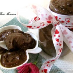 Шоколадная паста из банана и авокадо