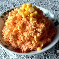 салат из моркови с кукурузой и сыром