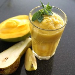 Смузи из манго, яблока и груши