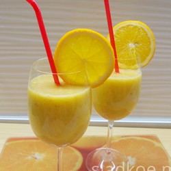 смузи из апельсина и банана с имбирём