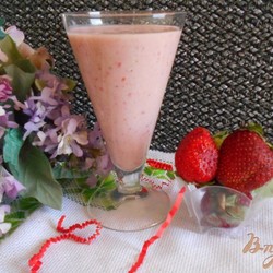 Смузи с клубникой и бананом