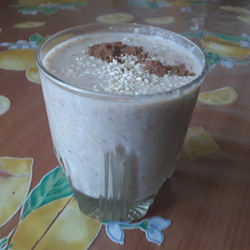 Смузи из гречки, овсянки, банана и мёда