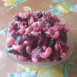 Норвежский салат из скумбрии со свеклой