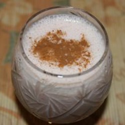 Смузи из кефира, банана и клубники