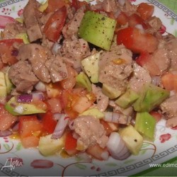 Салат с авокадо и печенью трески