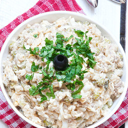 Салат из печени трески с рисом