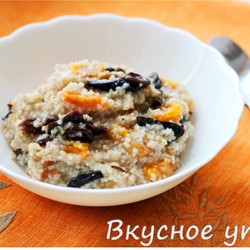 Ячневая каша с изюмом, курагой и черносливом