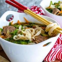 вьетнамский суп с рисовой лапшой