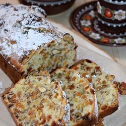 кекс с изюмом и орехом