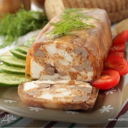 Куриная ветчина с сердечками. Ингредиенты: куриные грудки, куриные сердечки, чеснок