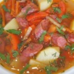 Острый испанский суп с колбасками