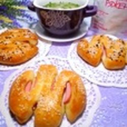 Пирожки с колбасой к бульону